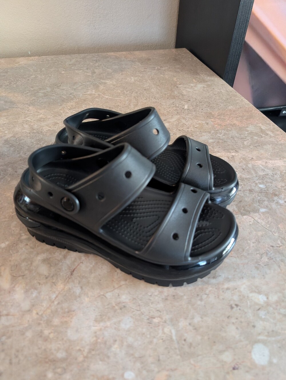 Crocs Mega Crush Platform Sandals Black PU #207989-001 Women's Size 7 No Box